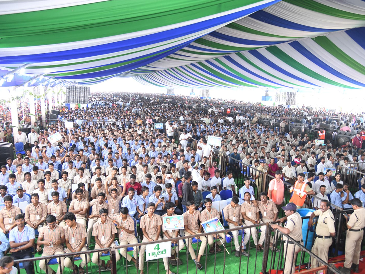 CM Jagan Participate in Public Meeting At Pamarru Jagananna Vidya Deevena  - Sakshi11