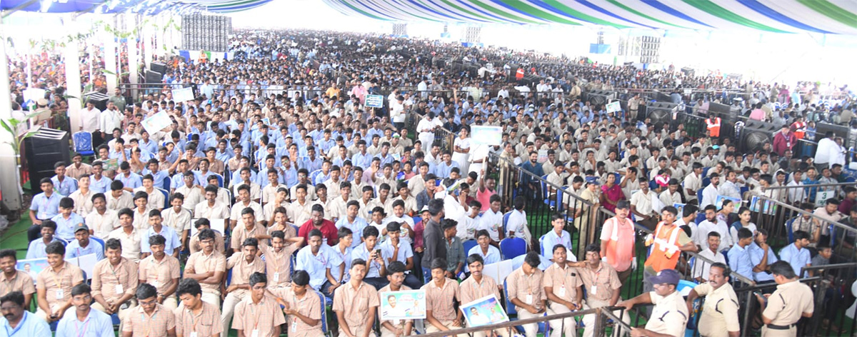 CM Jagan Participate in Public Meeting At Pamarru Jagananna Vidya Deevena  - Sakshi22