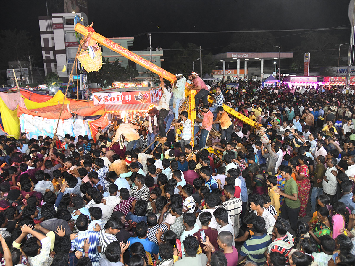 Vuyyuru Veeramma Talli Temple Pics - Sakshi23