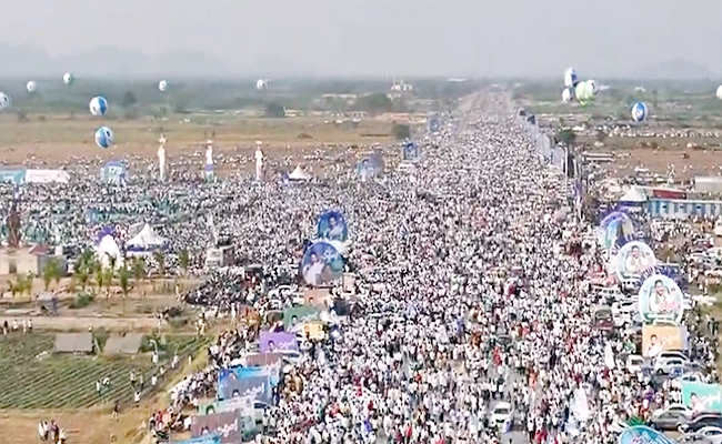 Huge Crowd At YSRCP Siddham Sabha Addanki Drone Photos - Sakshi3