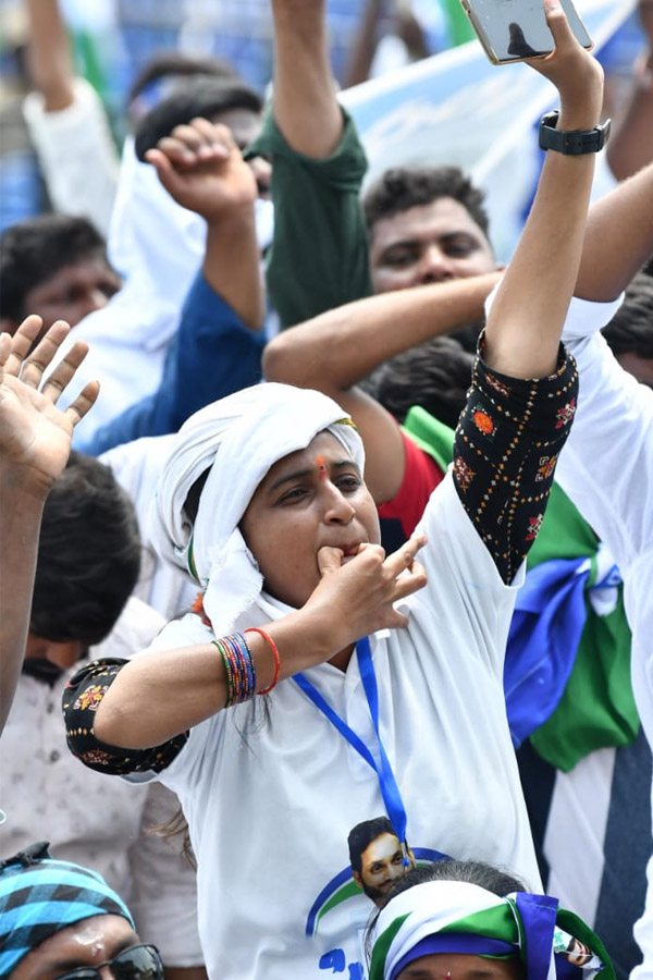 Huge Crowd at CM YS Jagan medarametla Public Meeting Photos - Sakshi2