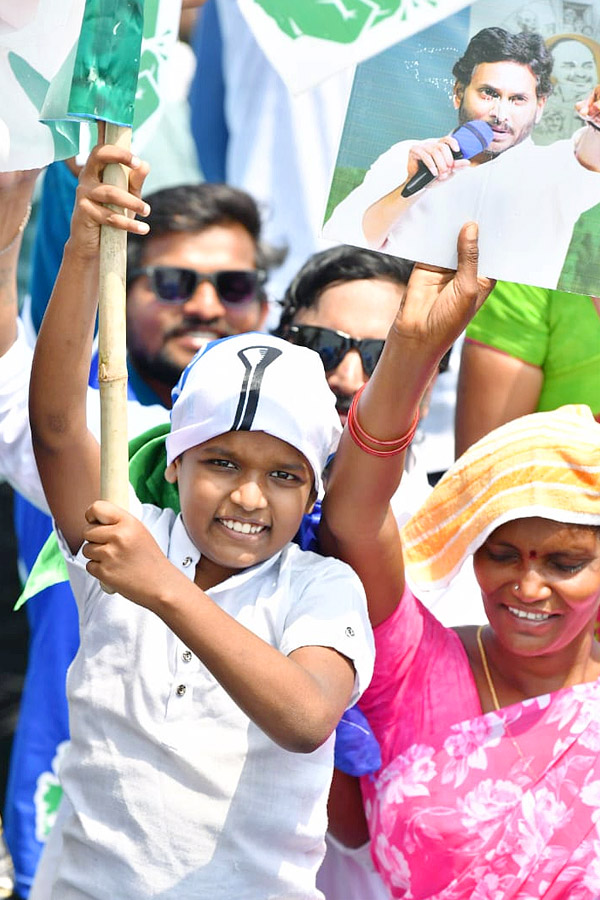 Huge Crowd at CM YS Jagan medarametla Public Meeting Photos - Sakshi12