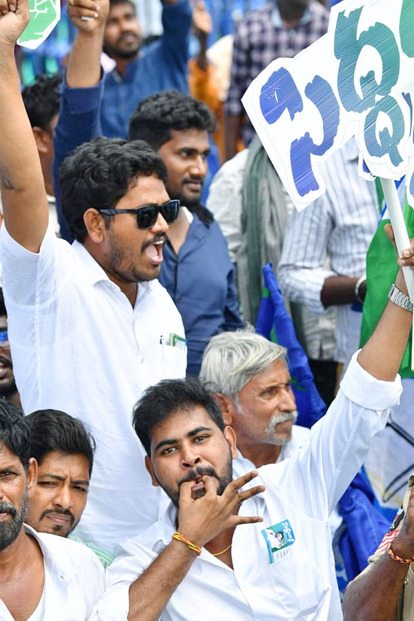 Huge Crowd at CM YS Jagan medarametla Public Meeting Photos - Sakshi15