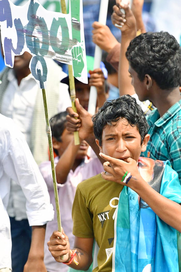 Huge Crowd at CM YS Jagan medarametla Public Meeting Photos - Sakshi6