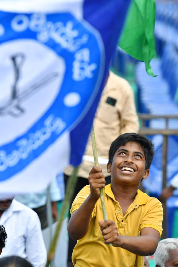 Huge Crowd at CM YS Jagan medarametla Public Meeting Photos - Sakshi9