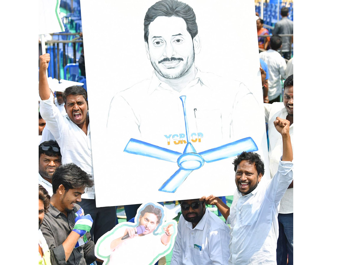 Huge Crowd at CM YS Jagan medarametla Public Meeting Photos - Sakshi10