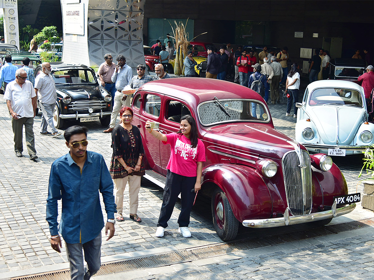 Haig Vintage Car Rally in Necklace Road  - Sakshi1