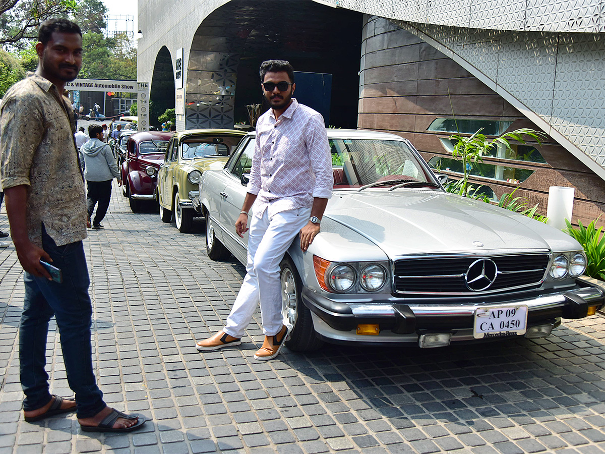 Haig Vintage Car Rally in Necklace Road  - Sakshi5