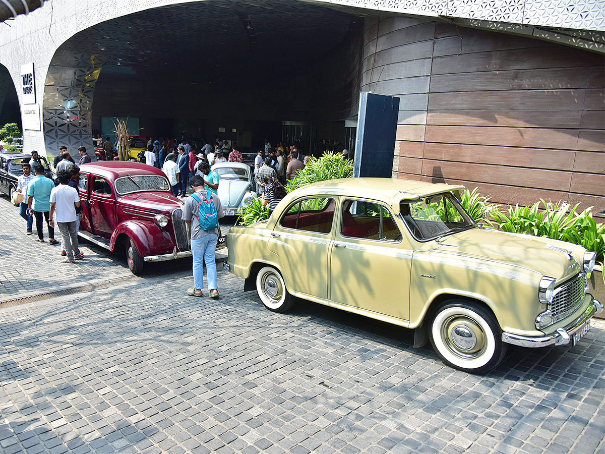 Haig Vintage Car Rally in Necklace Road  - Sakshi6