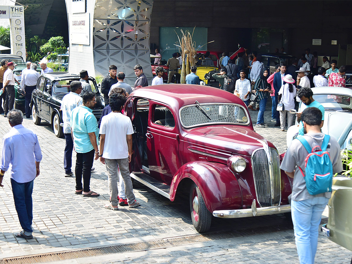 Haig Vintage Car Rally in Necklace Road  - Sakshi7