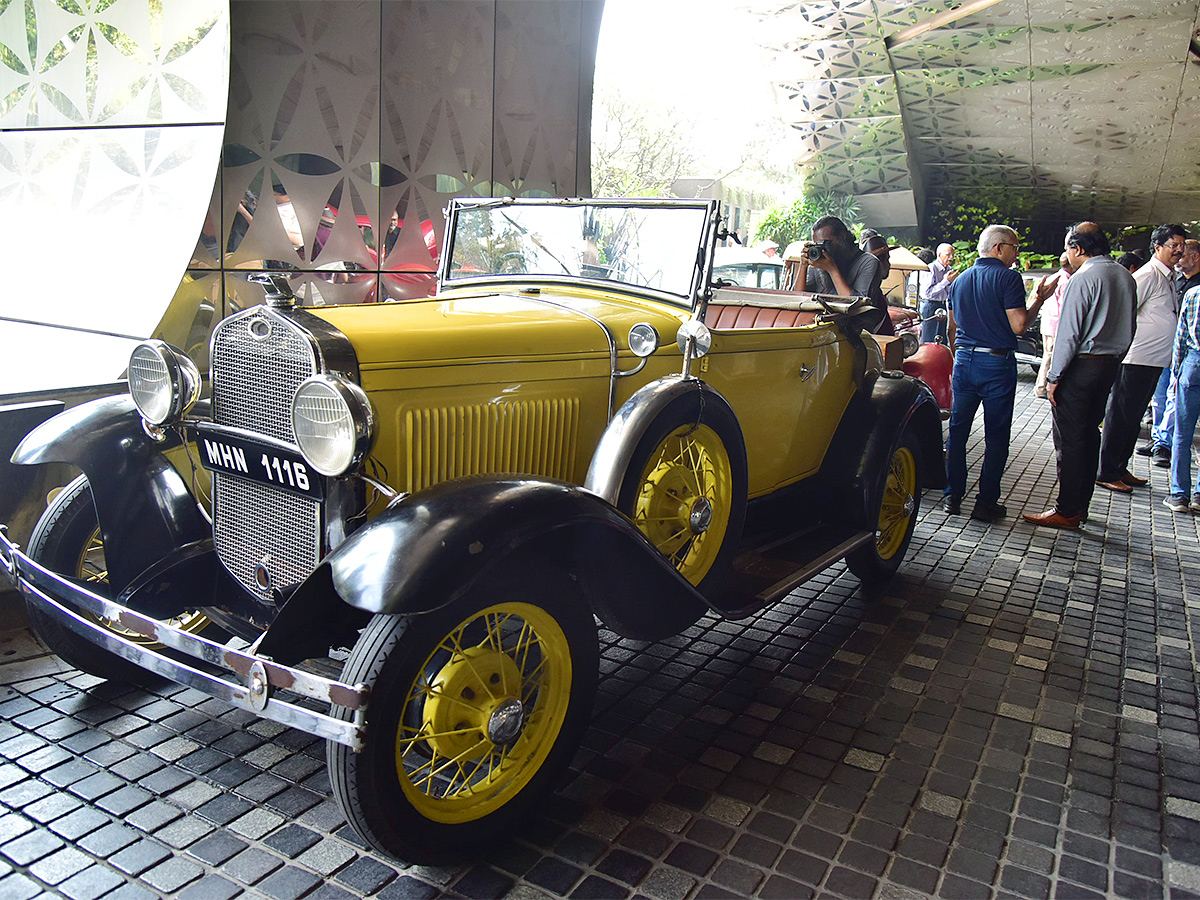 Haig Vintage Car Rally in Necklace Road  - Sakshi8