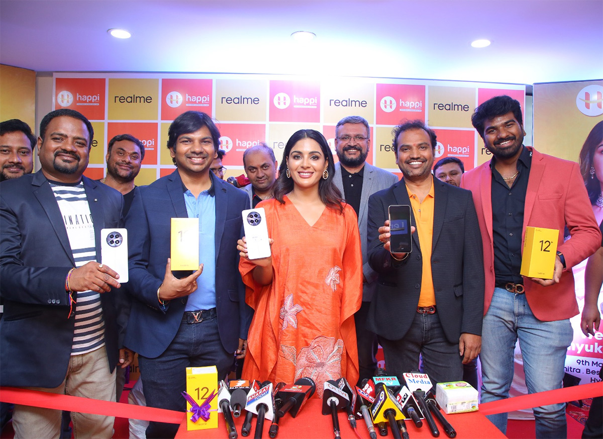 Samyuktha Menon launched the Realme 12 Series 5G Mobile - Sakshi1