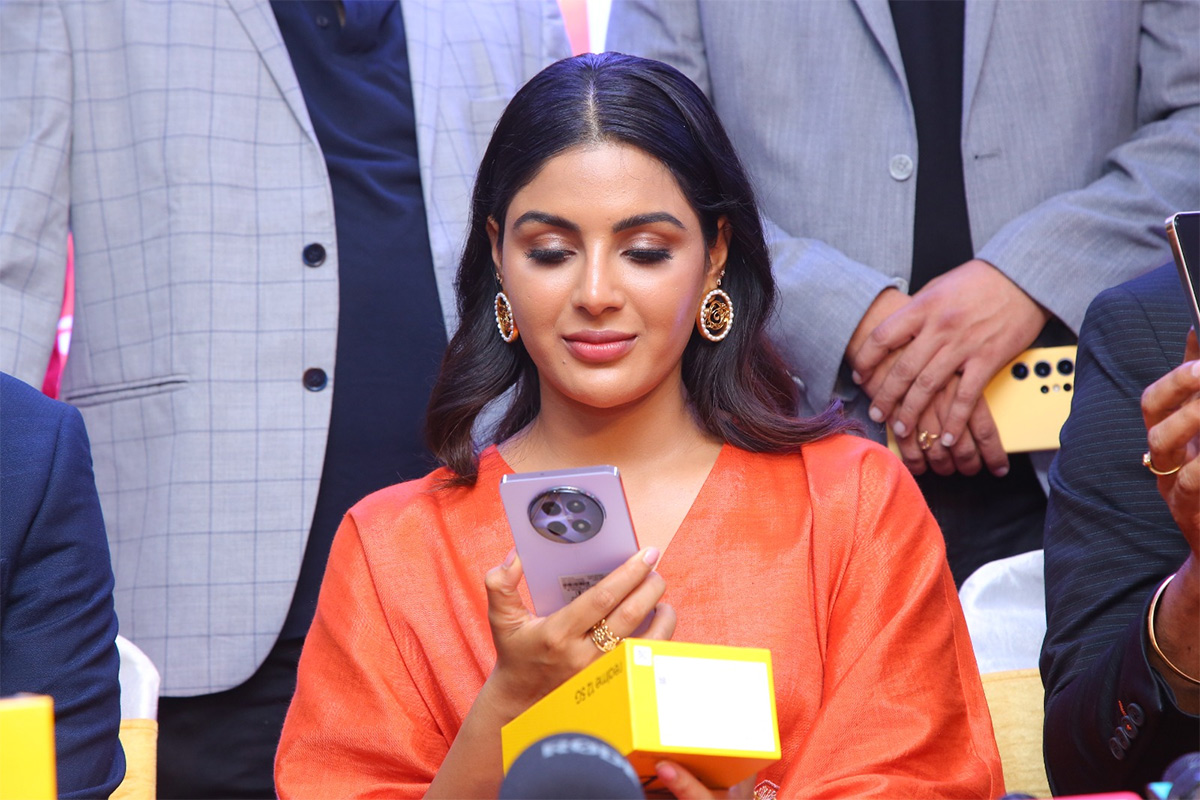 Samyuktha Menon launched the Realme 12 Series 5G Mobile - Sakshi11