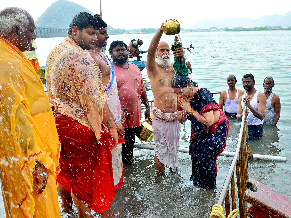 The Shivaratri celebrations ended on Indrakeeladri photos - Sakshi13