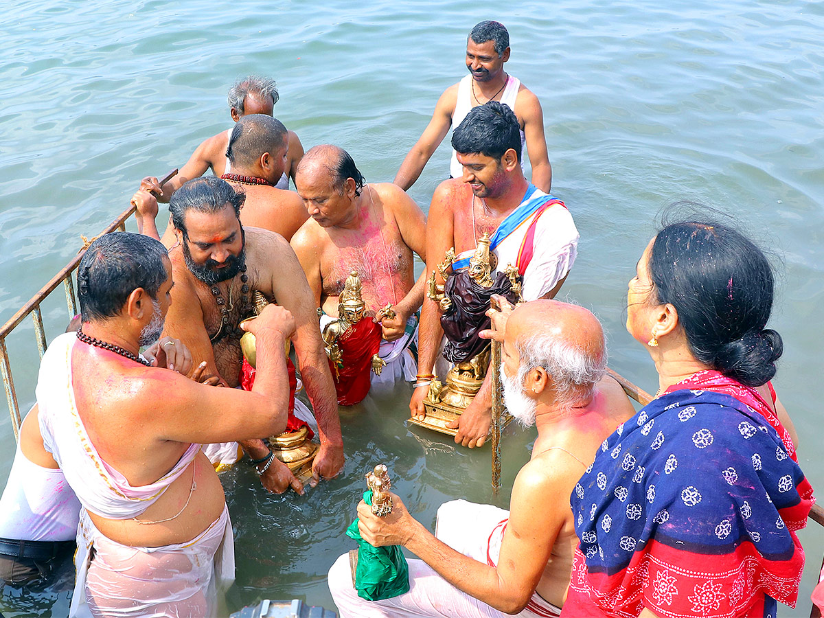 The Shivaratri celebrations ended on Indrakeeladri photos - Sakshi37