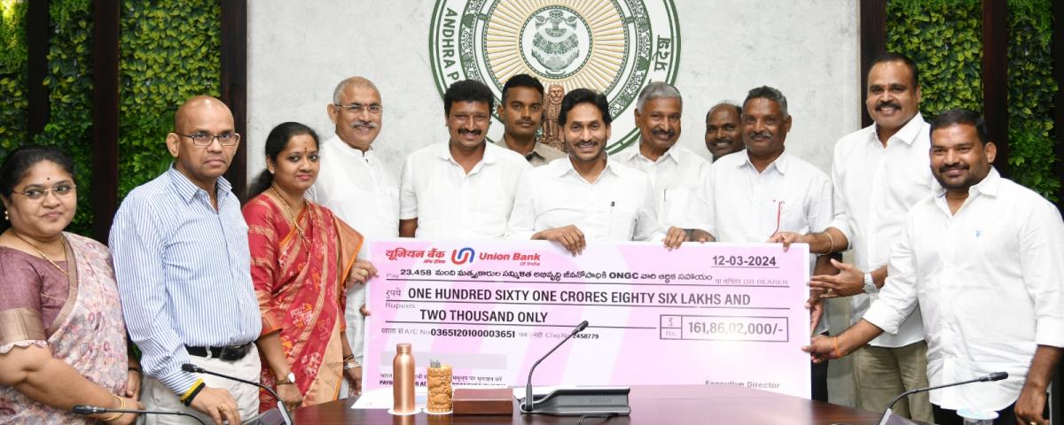 AP CM YS Jagan Released Fifth Tranche Financial Assistance To Fishermen Photos - Sakshi6