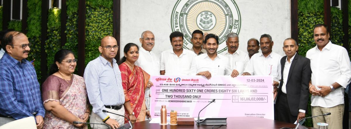 AP CM YS Jagan Released Fifth Tranche Financial Assistance To Fishermen Photos - Sakshi8