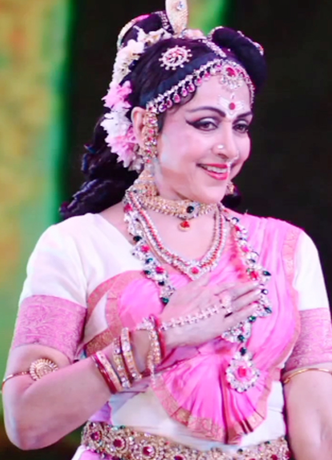 Hema Malini Performed As Parvathi Devi On Maha Shivratri - Sakshi2