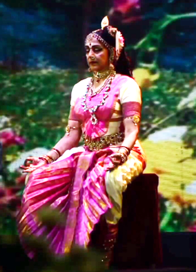 Hema Malini Performed As Parvathi Devi On Maha Shivratri - Sakshi3