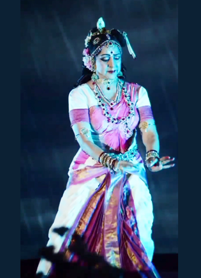 Hema Malini Performed As Parvathi Devi On Maha Shivratri - Sakshi7