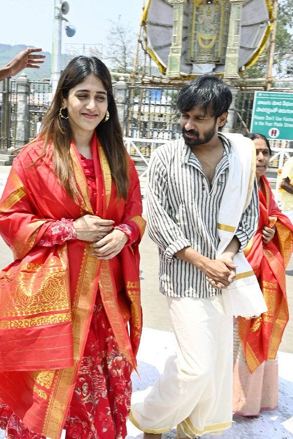 Vishwak Sen, Chandini Choudary and Gaami Movie team visits Tirumala Photos - Sakshi15