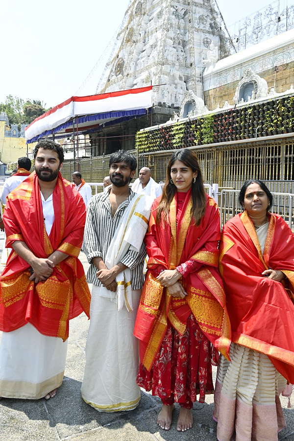 Vishwak Sen, Chandini Choudary and Gaami Movie team visits Tirumala Photos - Sakshi18