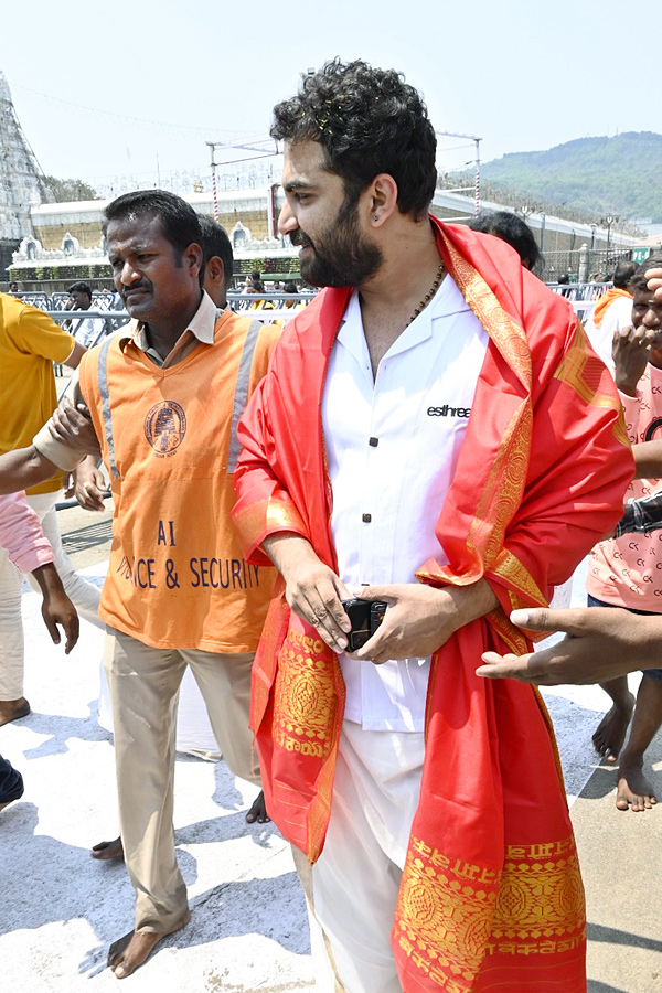 Vishwak Sen, Chandini Choudary and Gaami Movie team visits Tirumala Photos - Sakshi8