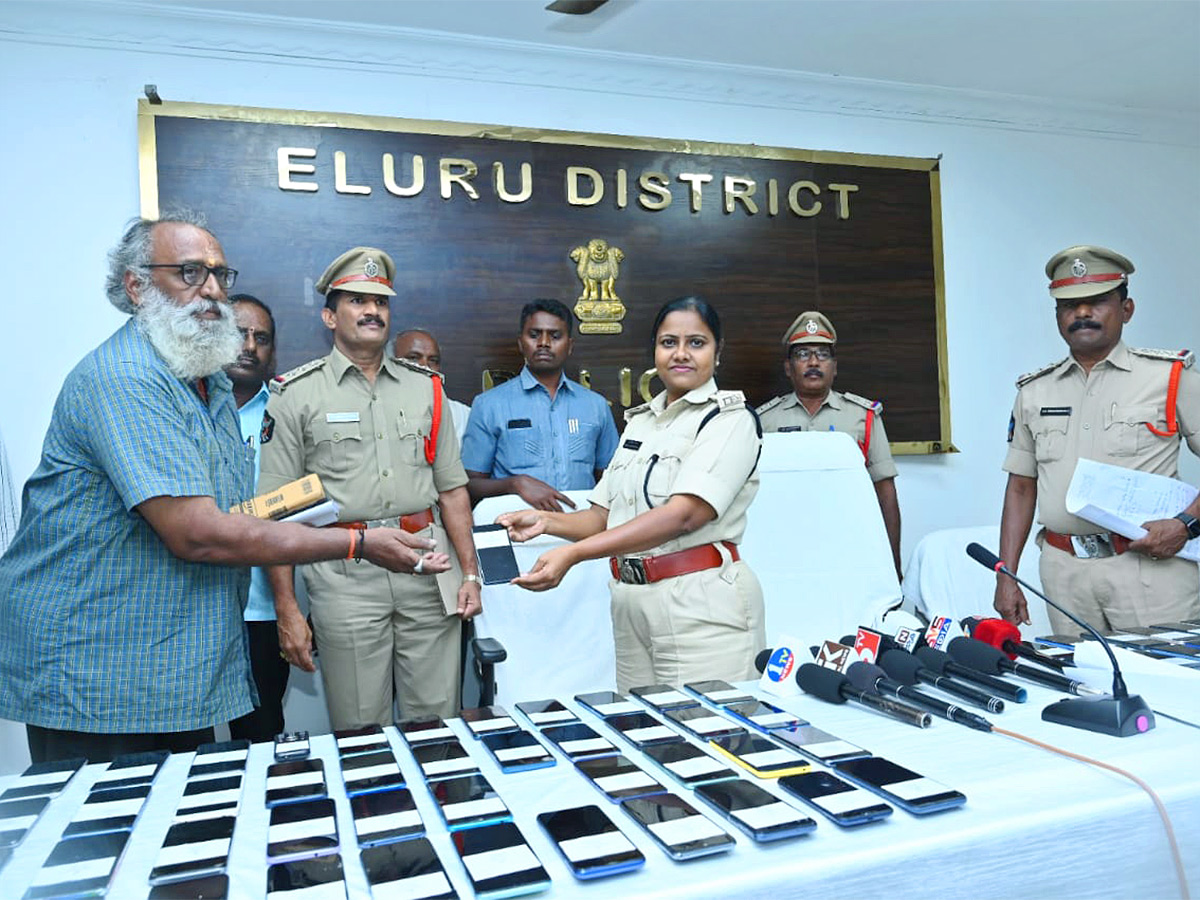 Andhra Pradesh police recover over lost mobile phones - Sakshi5