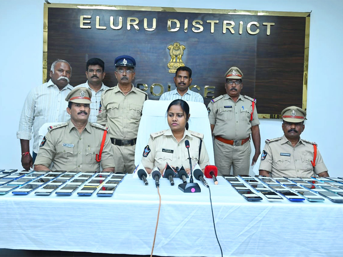 Andhra Pradesh police recover over lost mobile phones - Sakshi7