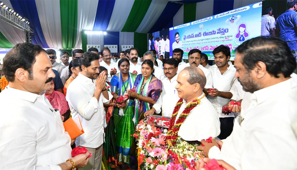 CM YS Jagan Photos Of Kurnool District Tour - Sakshi14