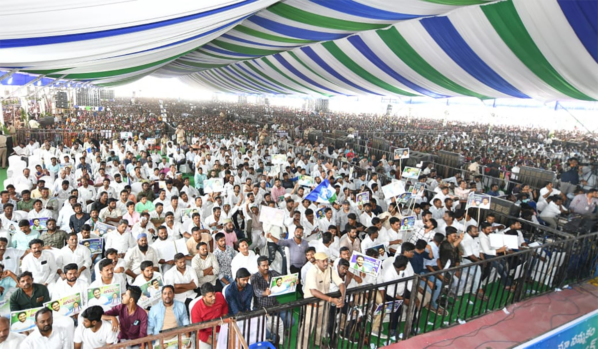 CM YS Jagan Photos Of Kurnool District Tour - Sakshi17