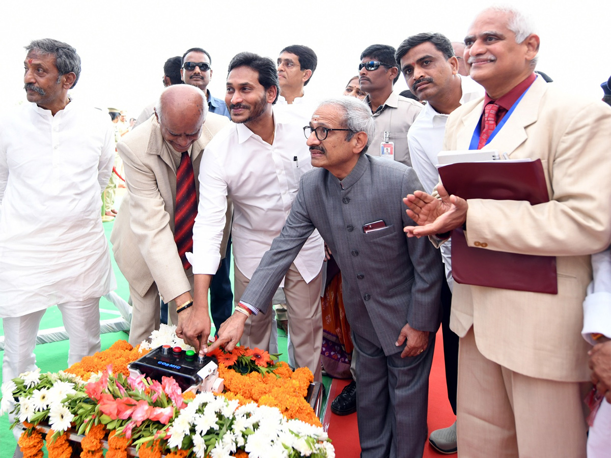 CM YS Jagan Photos Of Kurnool District Tour - Sakshi19