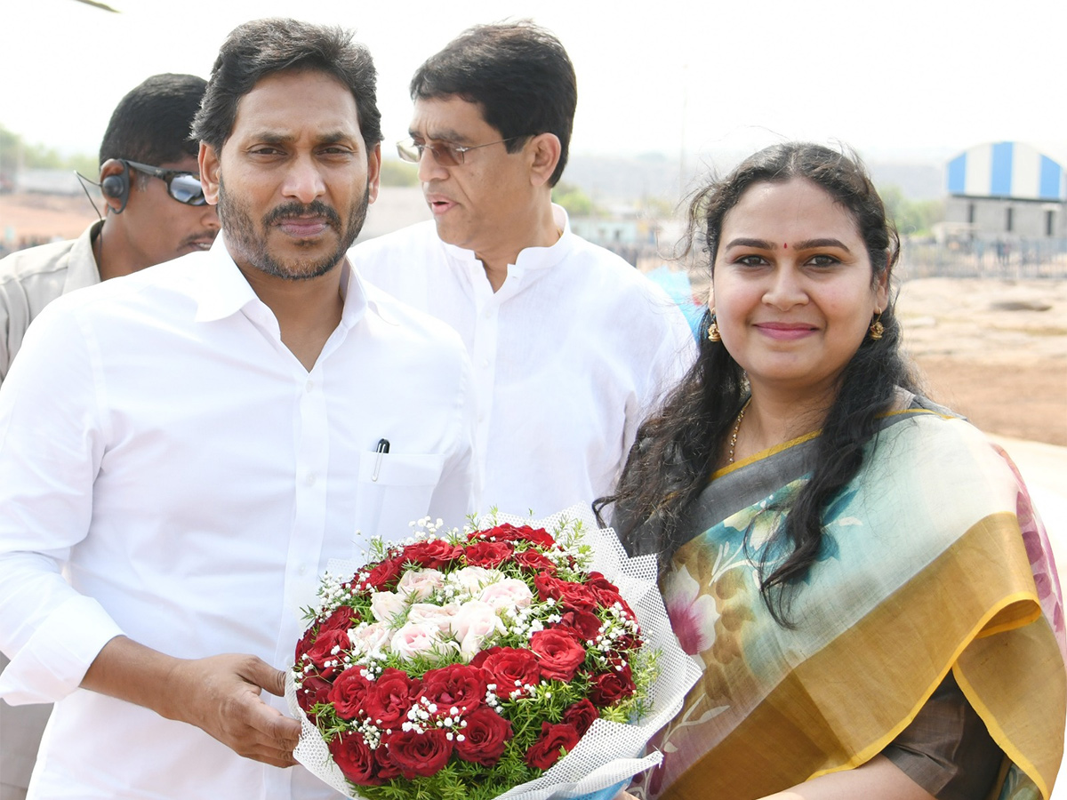 CM YS Jagan Photos Of Kurnool District Tour - Sakshi24