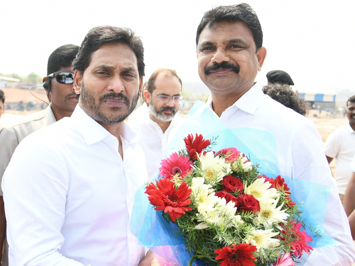 CM YS Jagan Photos Of Kurnool District Tour - Sakshi27