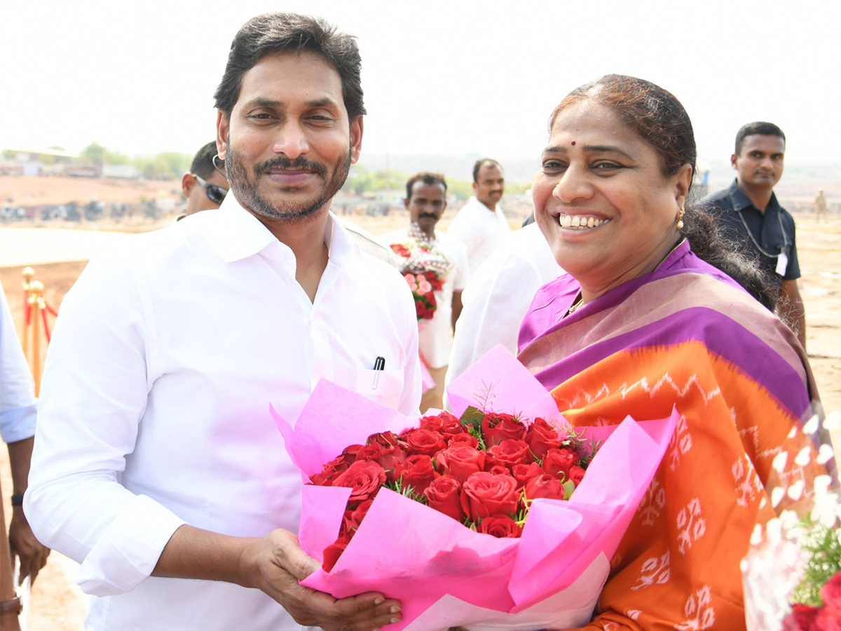 CM YS Jagan Photos Of Kurnool District Tour - Sakshi30