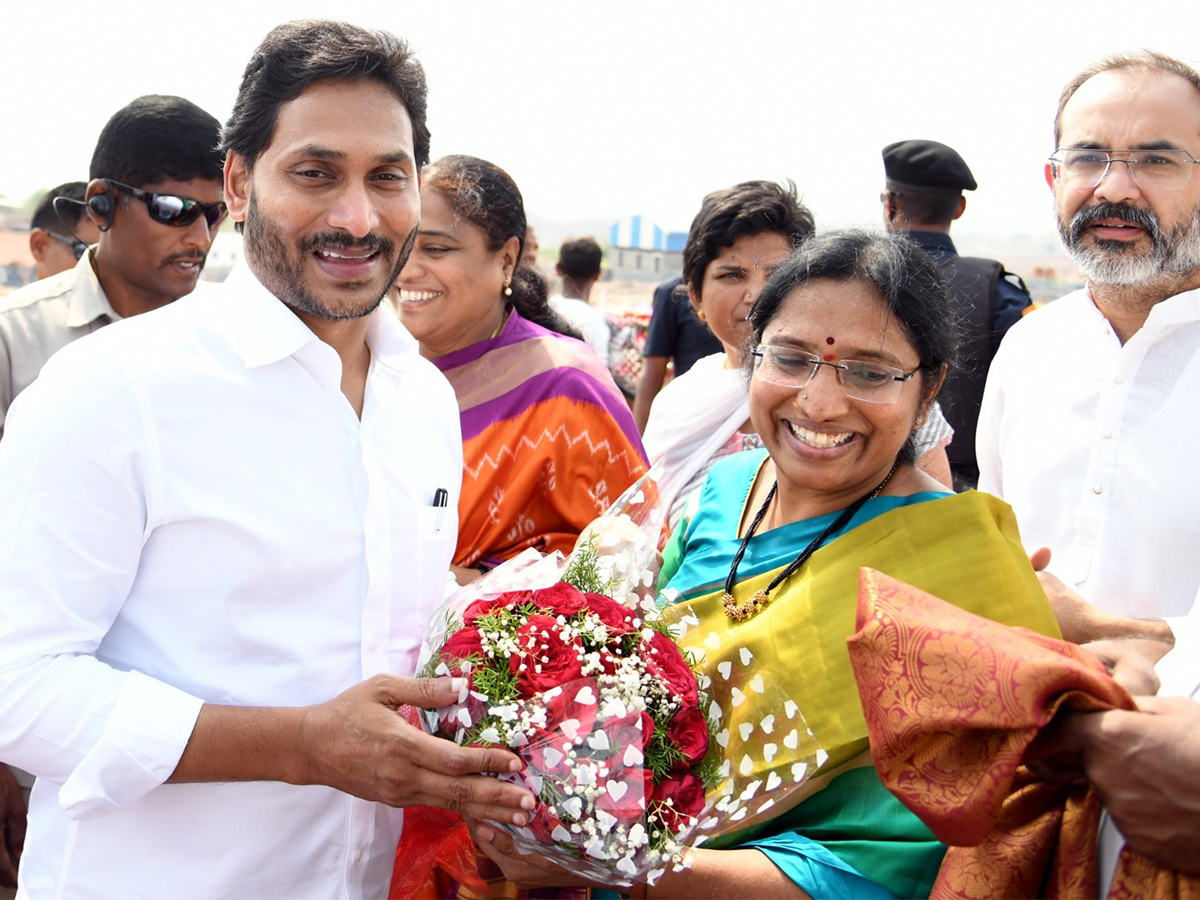 CM YS Jagan Photos Of Kurnool District Tour - Sakshi31