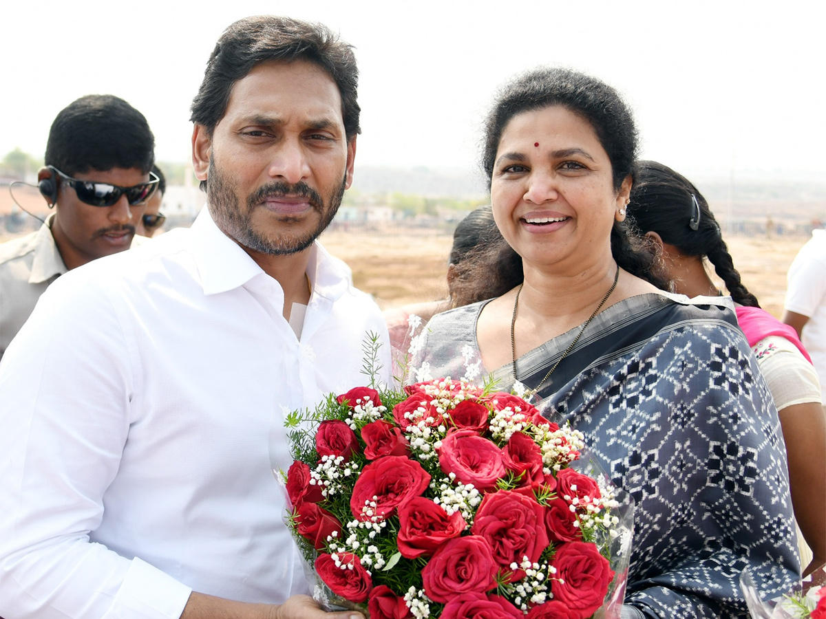 CM YS Jagan Photos Of Kurnool District Tour - Sakshi32