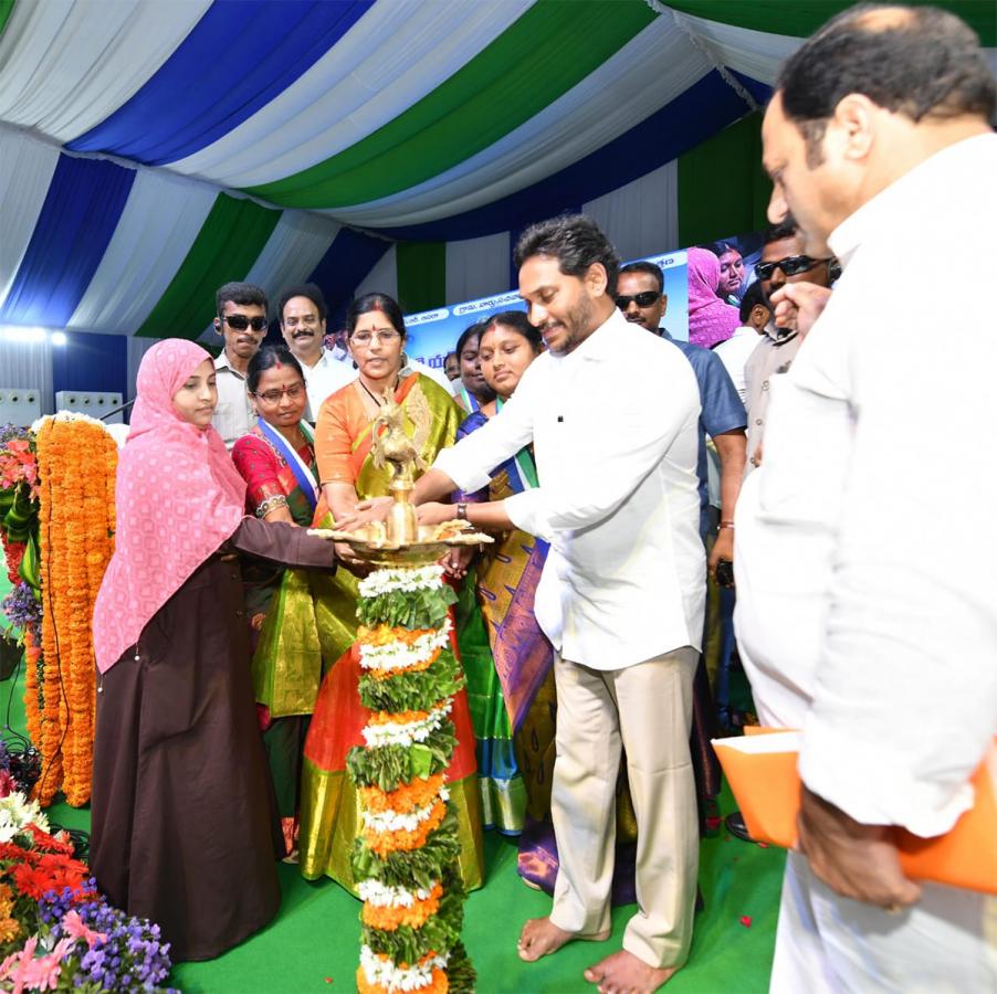 CM YS Jagan Photos Of Kurnool District Tour - Sakshi38