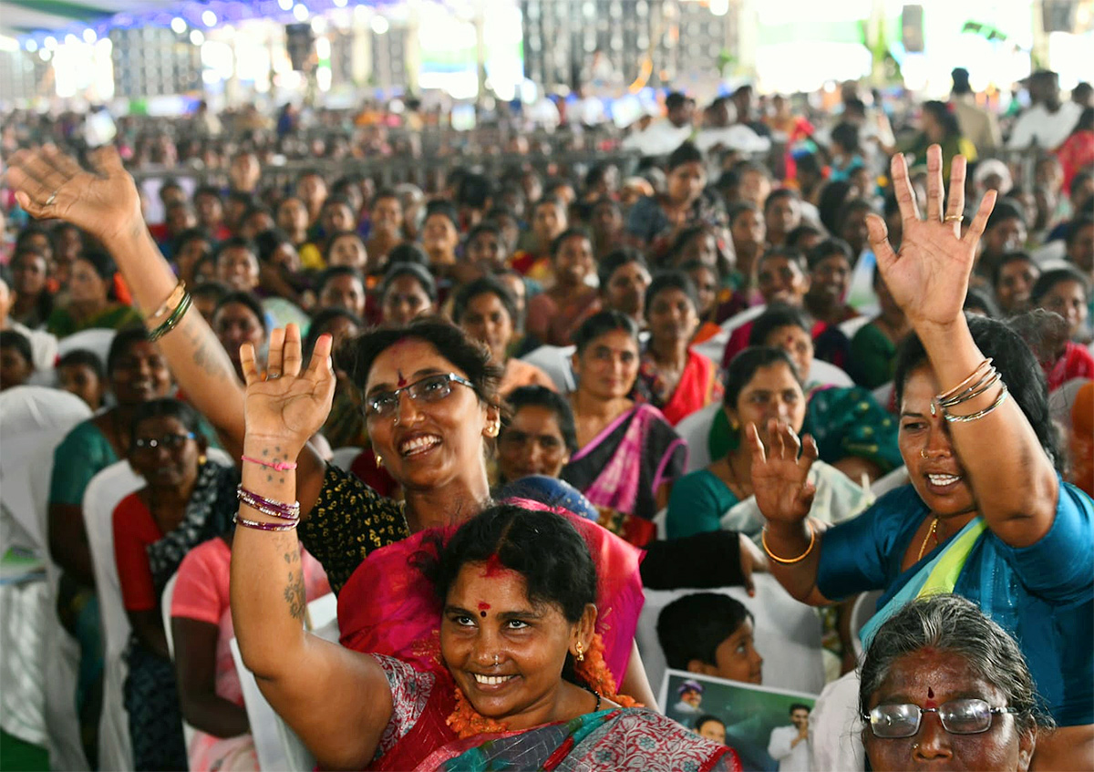 CM YS Jagan Photos Of Kurnool District Tour - Sakshi9