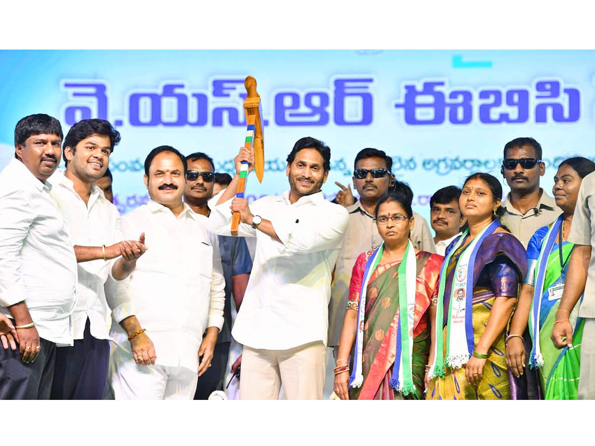 CM YS Jagan Photos Of Kurnool District Tour - Sakshi2