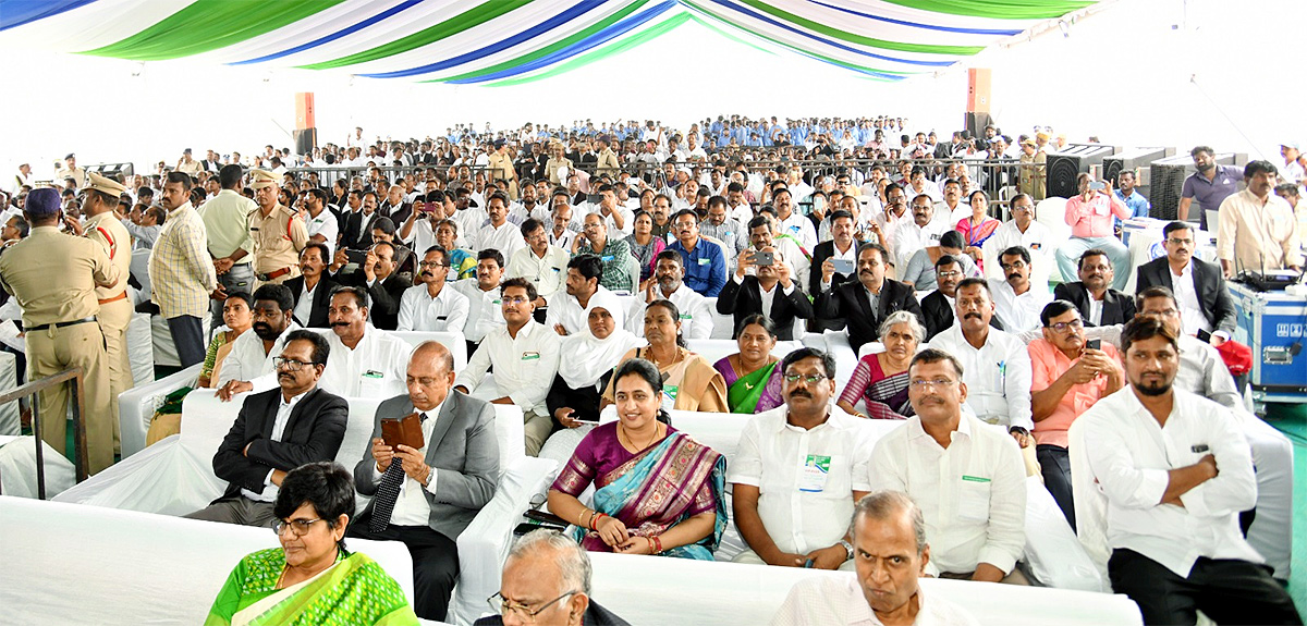 CM YS Jagan Photos Of Kurnool District Tour - Sakshi10