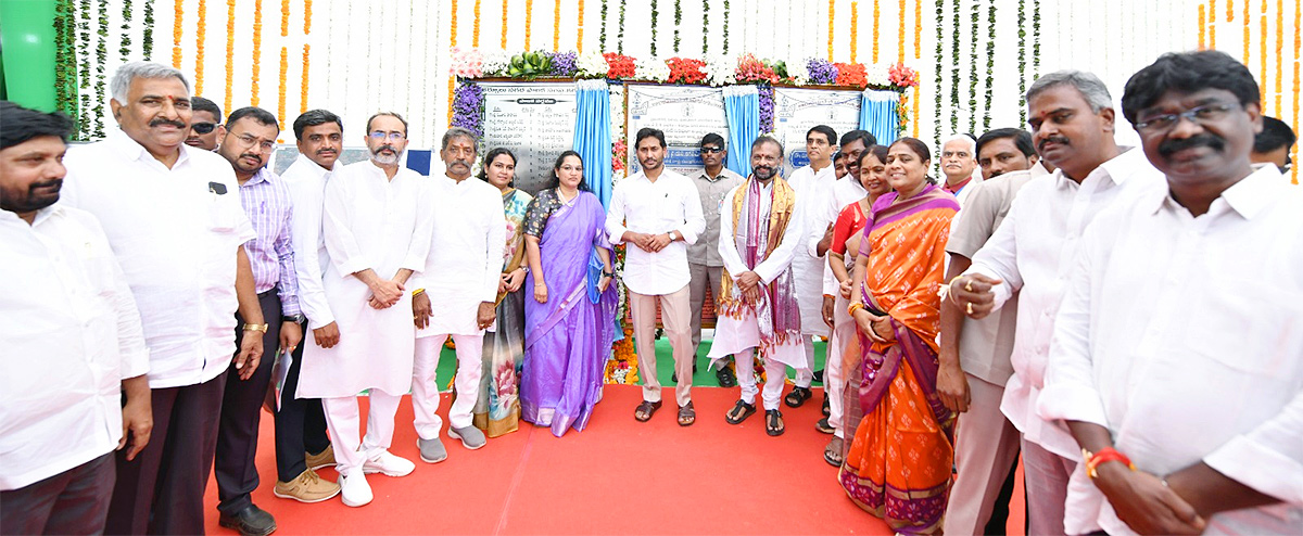 CM YS Jagan Photos Of Kurnool District Tour - Sakshi11