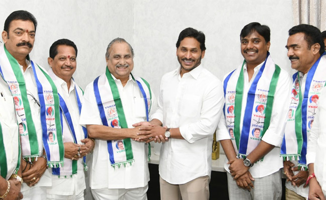 Mudragada Padmanabham Join YSRCP In CM YS Jagan Presence Photos - Sakshi1