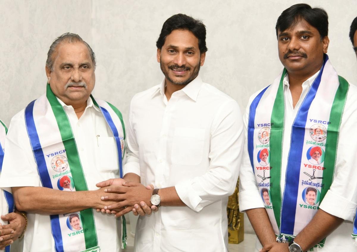 Mudragada Padmanabham Join YSRCP In CM YS Jagan Presence Photos - Sakshi7