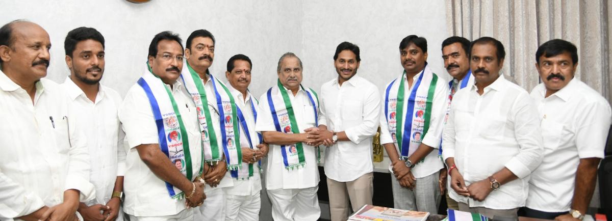 Mudragada Padmanabham Join YSRCP In CM YS Jagan Presence Photos - Sakshi6