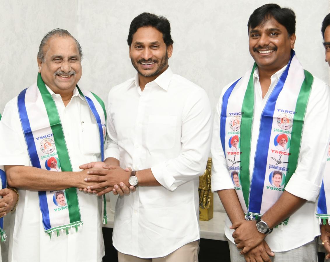 Mudragada Padmanabham Join YSRCP In CM YS Jagan Presence Photos - Sakshi9