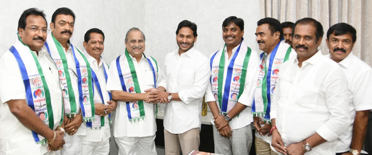 Mudragada Padmanabham Join YSRCP In CM YS Jagan Presence Photos - Sakshi10