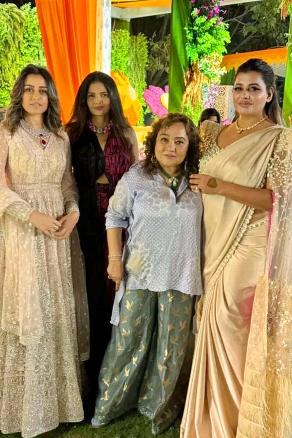 Venkatesh Daggubati Daughter Havya Vahini Mehndi Function Photos - Sakshi7