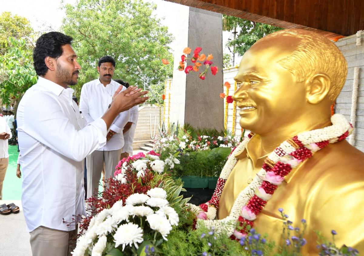 CM YS Jagan Mohan Reddy At Idupulapaya Photos - Sakshi2