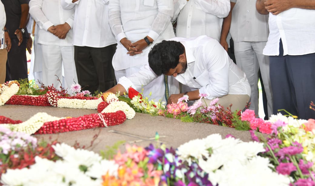 CM YS Jagan Mohan Reddy At Idupulapaya Photos - Sakshi3